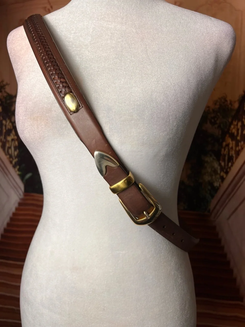 Izod Unique vintage genuine leather belt features a classic brown leather strap